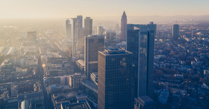 Mediobanca hat wieder ein Büro in Frankfurt eröffnet. Für die dort angesiedelte M&A- und Debt-Advisory-Beratung hat die italienische Bank ehemaliges Alantra-Führungspersonal verpflichtet. Foto: Anselm - stock.adobe.com