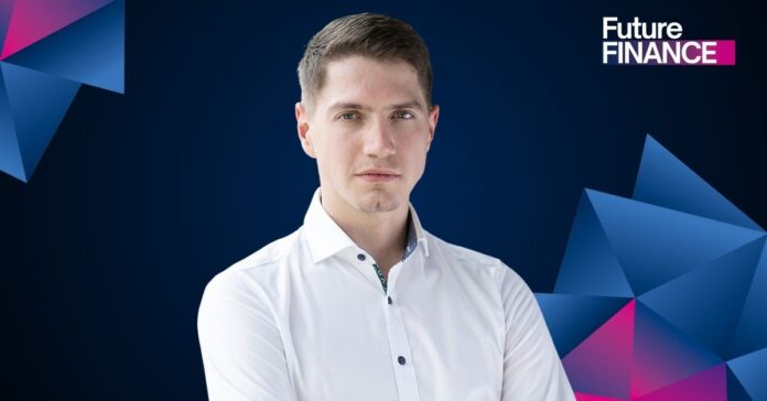 Lukas Linnig, Co-CEO von Akribion Therapeutics, ist unser Gast in der sechsen Folge Future FINANCE. Foto: Lukas Linnig/Montage: FINANCE